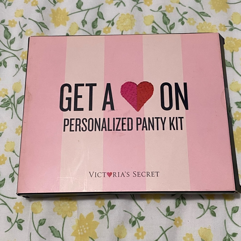 NIB Victoria's Secret Get A Heart On Personalize Panty Kit